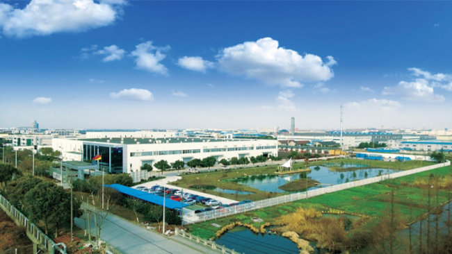 Fernansicht des Werksgeländes von BHS Shanghai bei sonnigem Wetter